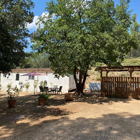 Bungalow Avec Piscine Privative Proche Aix En Provence La Barben Luaran gambar