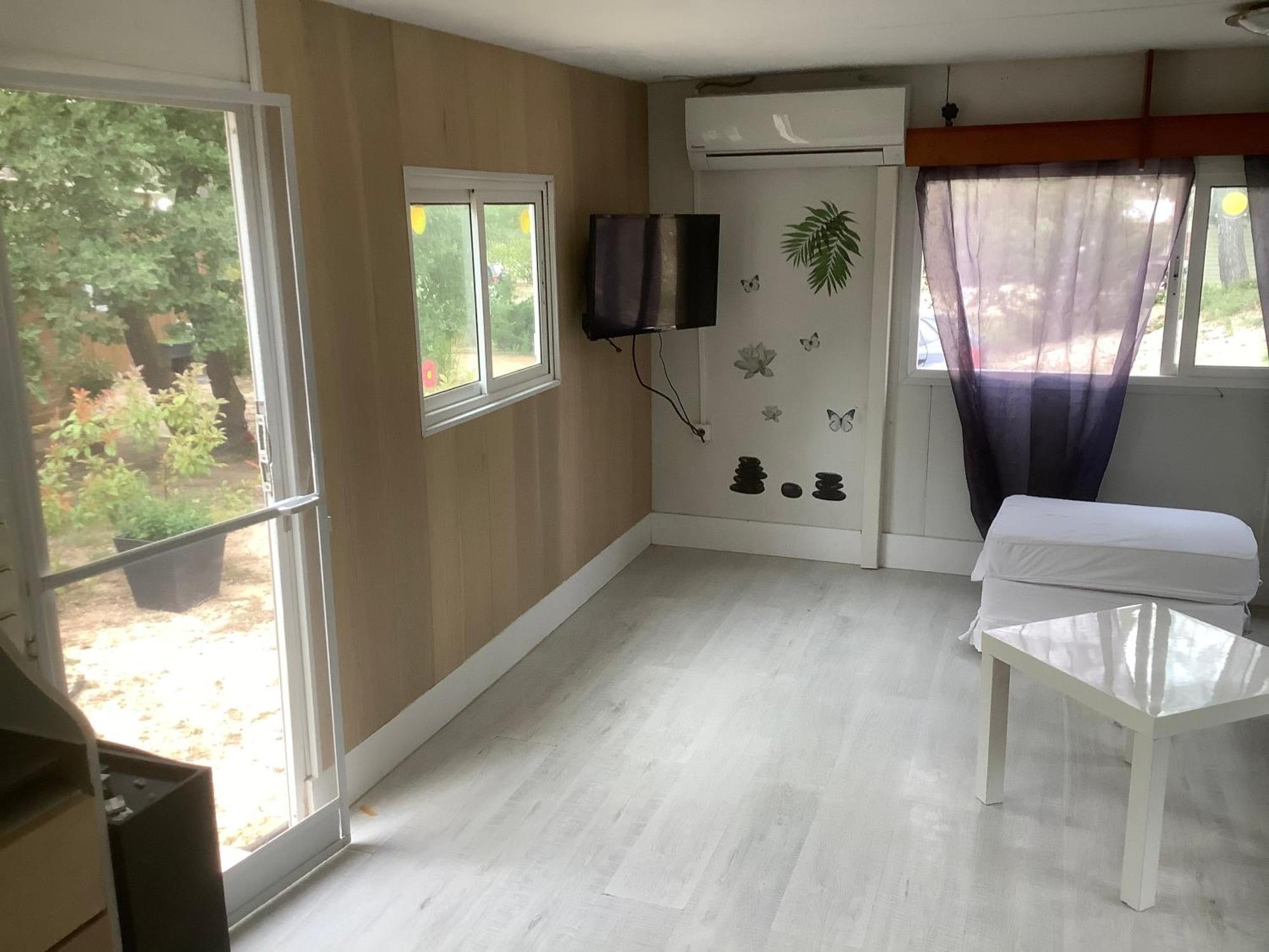 Bungalow Avec Piscine Privative Proche Aix En Provence La Barben Luaran gambar