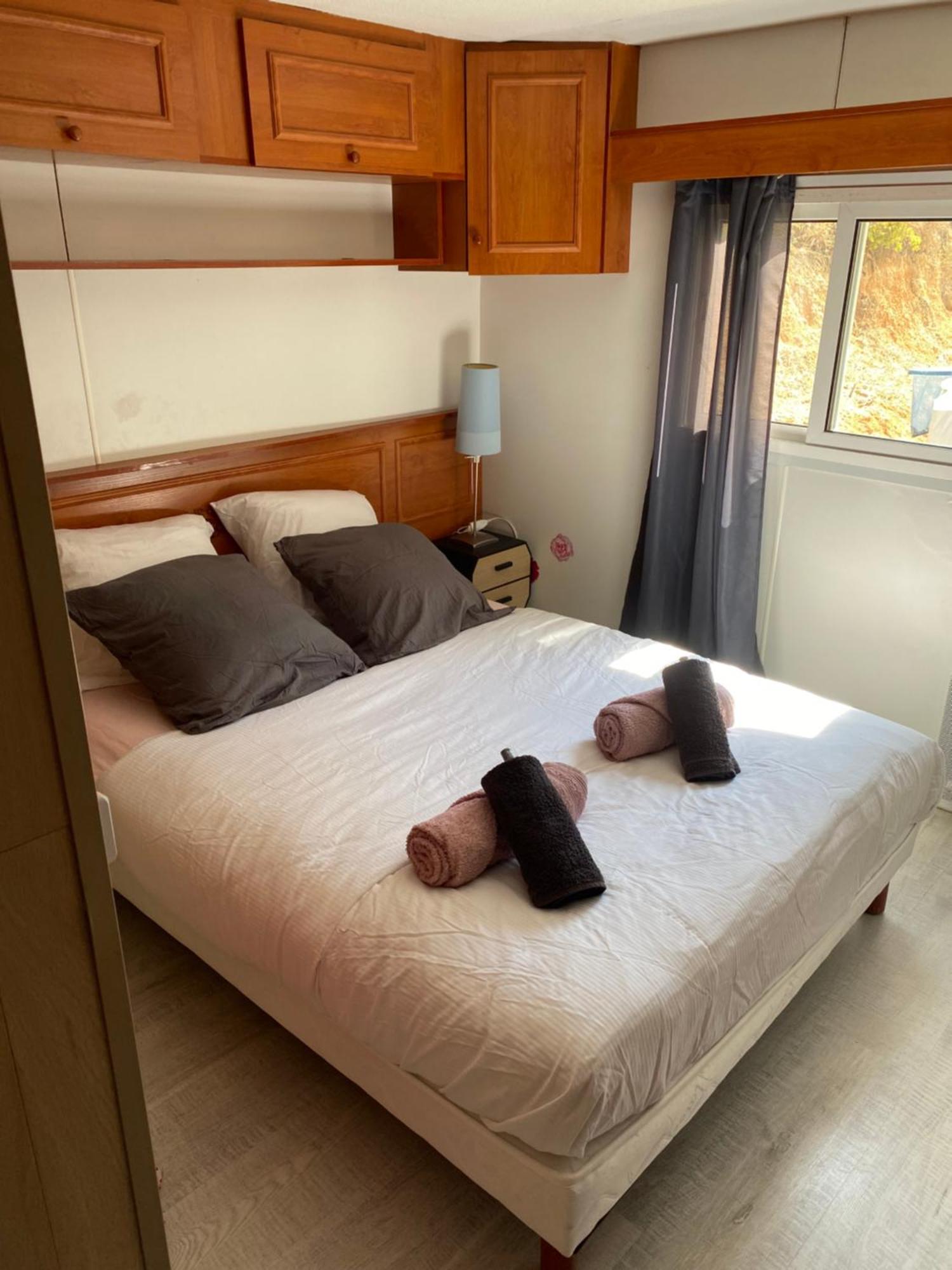 Bungalow Avec Piscine Privative Proche Aix En Provence La Barben Luaran gambar